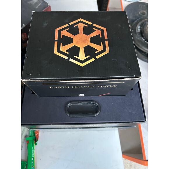 Star Wars*EMPTY BOX* The Old Republic
Darth Malgus Collectors Edition statue box - Picture 6 of 11